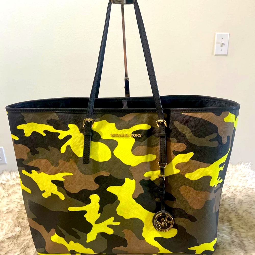 MICHAEL Michael Kors Jet Set Acid Yellow Camouflage XL Leather Tote Handbag Bag